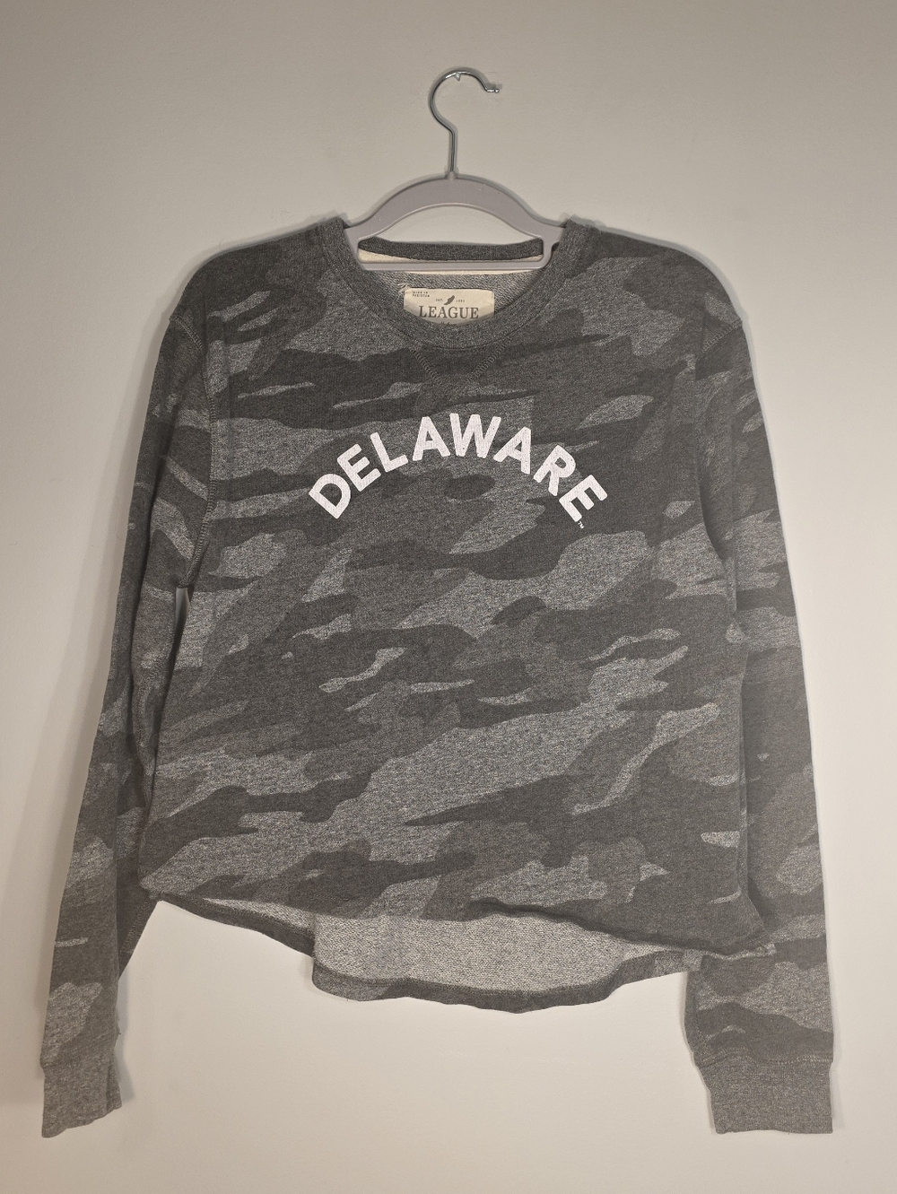 University of Delaware Camo Cropped Crewneck Sweatshirt